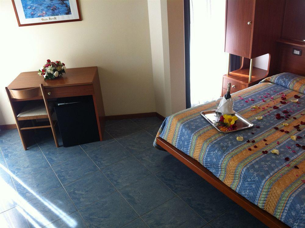Hotel Gabbiano Porto San Giorgio Ngoại thất bức ảnh
