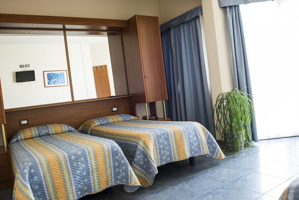 Hotel Gabbiano Porto San Giorgio Ngoại thất bức ảnh