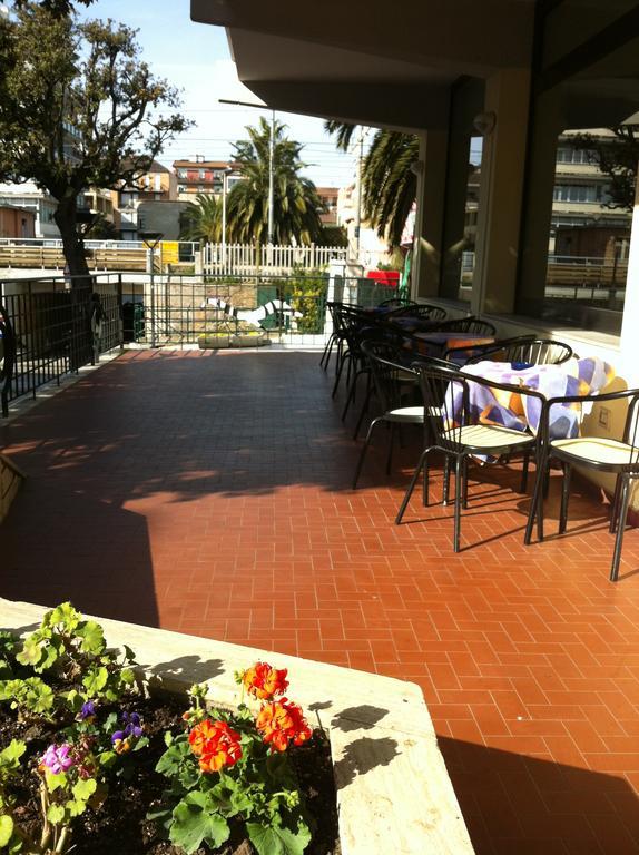 Hotel Gabbiano Porto San Giorgio Ngoại thất bức ảnh