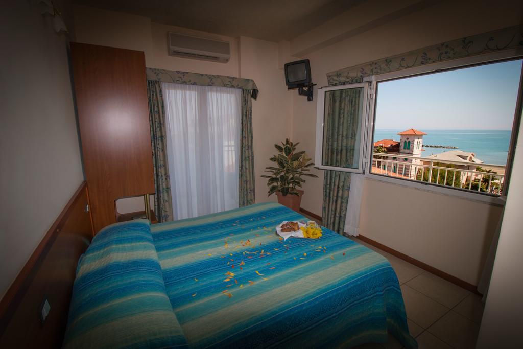 Hotel Gabbiano Porto San Giorgio Ngoại thất bức ảnh