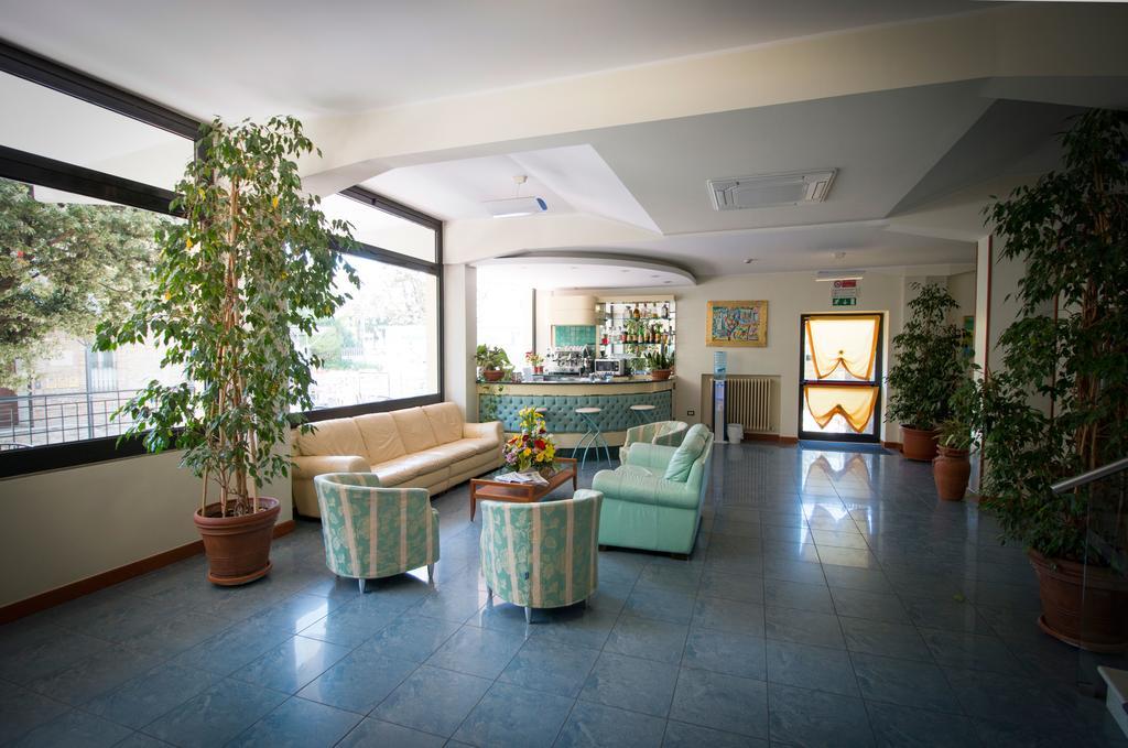 Hotel Gabbiano Porto San Giorgio Ngoại thất bức ảnh