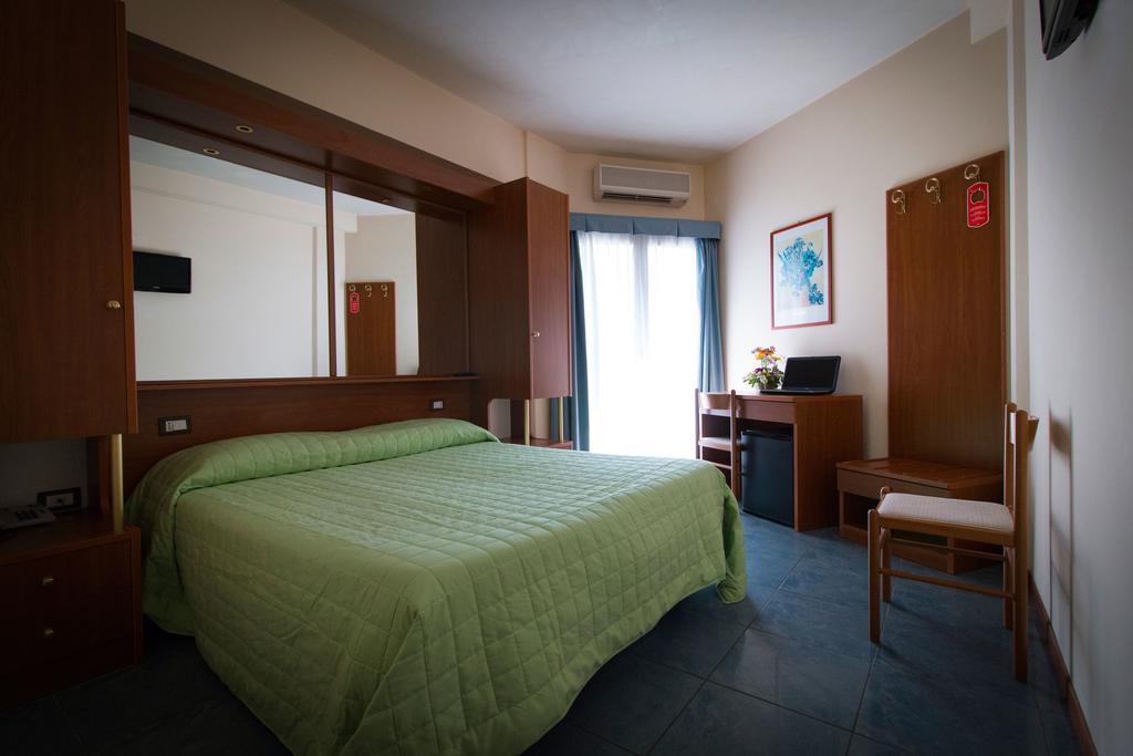 Hotel Gabbiano Porto San Giorgio Ngoại thất bức ảnh