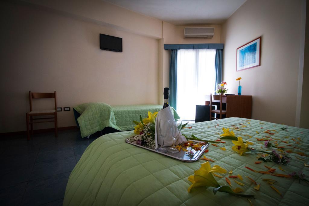 Hotel Gabbiano Porto San Giorgio Ngoại thất bức ảnh