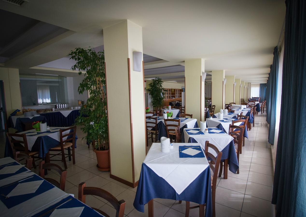 Hotel Gabbiano Porto San Giorgio Ngoại thất bức ảnh