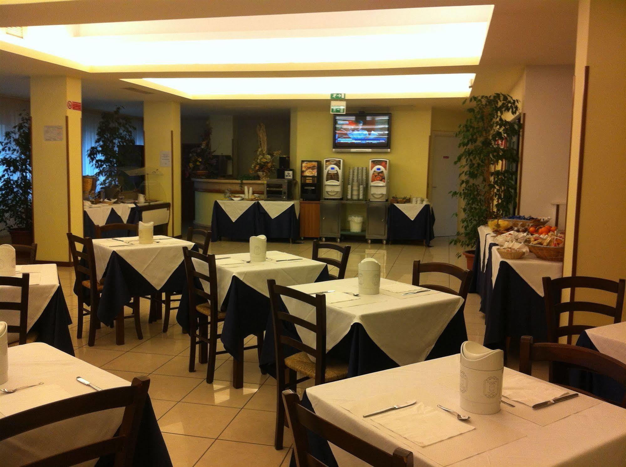 Hotel Gabbiano Porto San Giorgio Ngoại thất bức ảnh