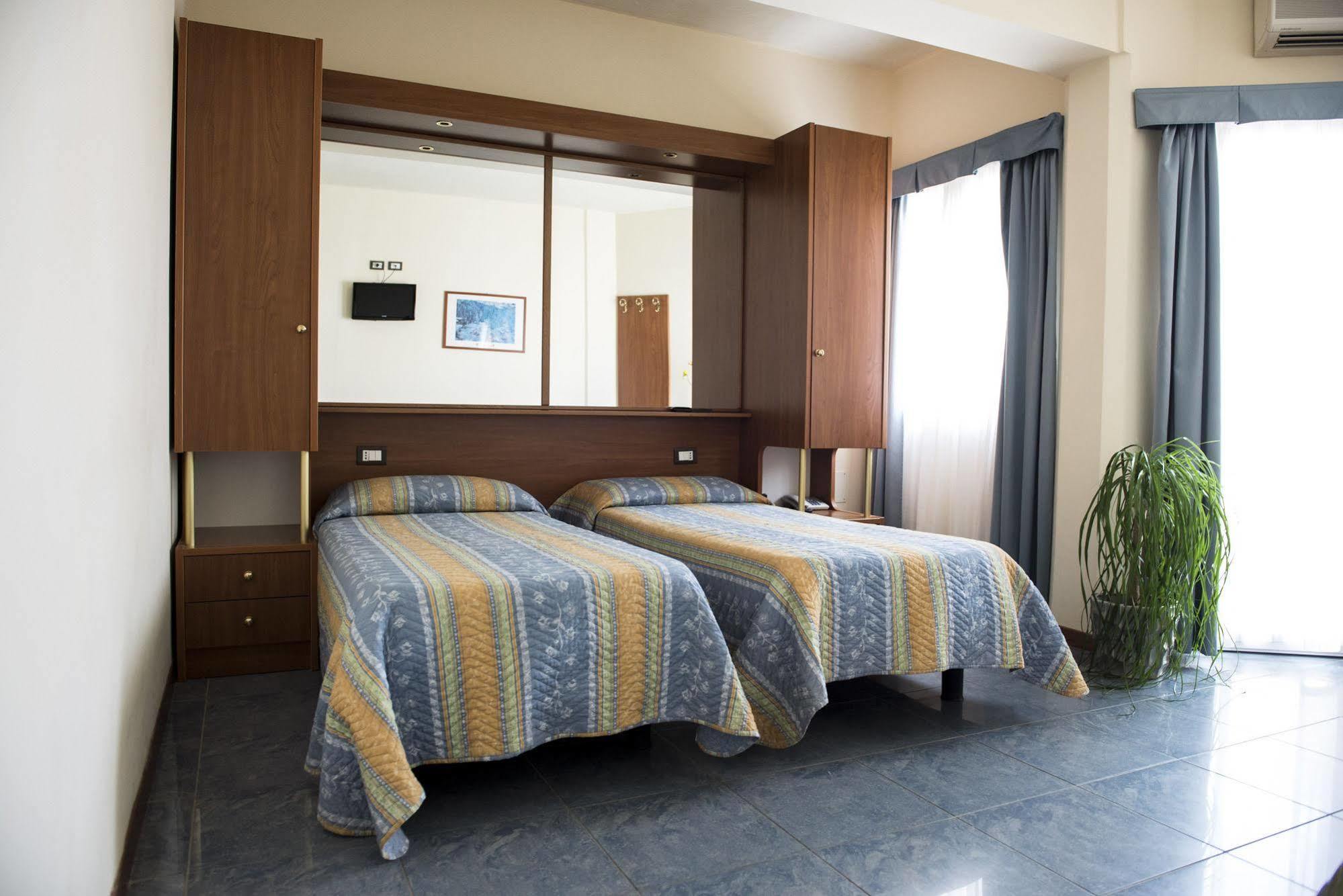 Hotel Gabbiano Porto San Giorgio Ngoại thất bức ảnh