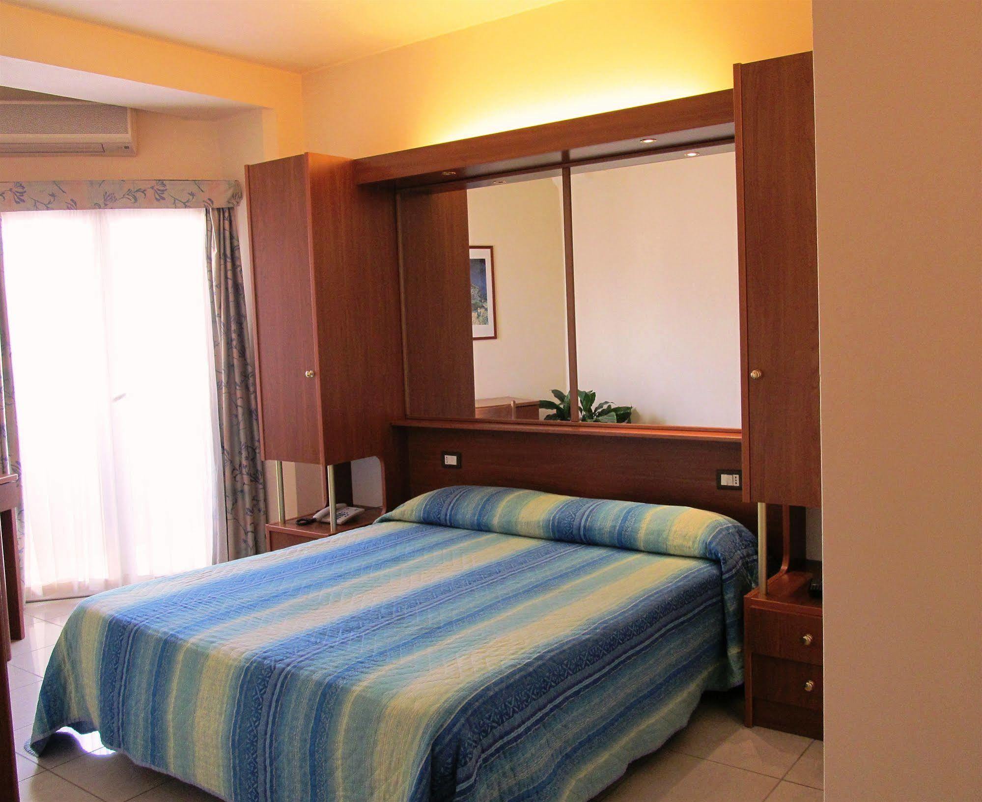 Hotel Gabbiano Porto San Giorgio Ngoại thất bức ảnh