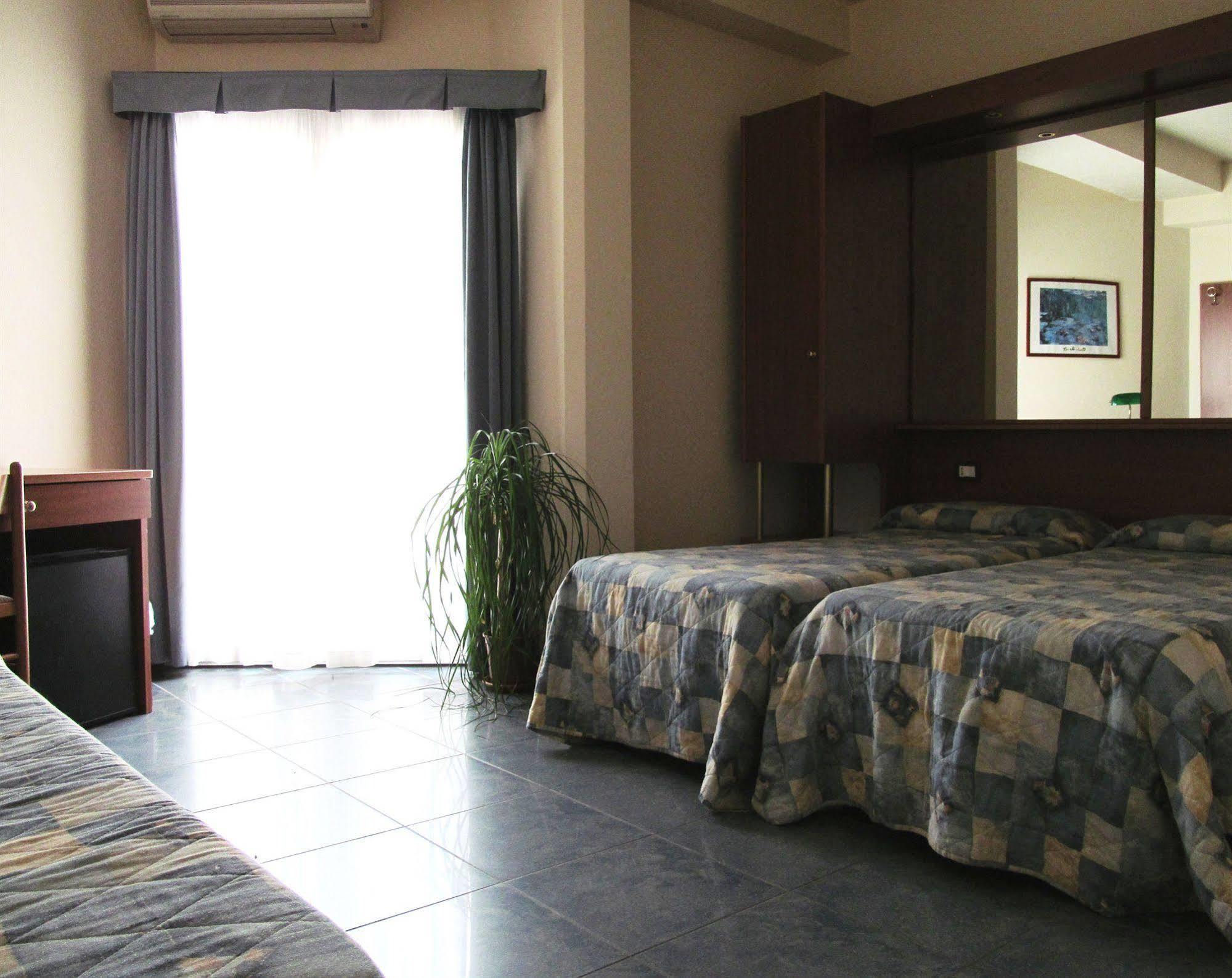 Hotel Gabbiano Porto San Giorgio Ngoại thất bức ảnh