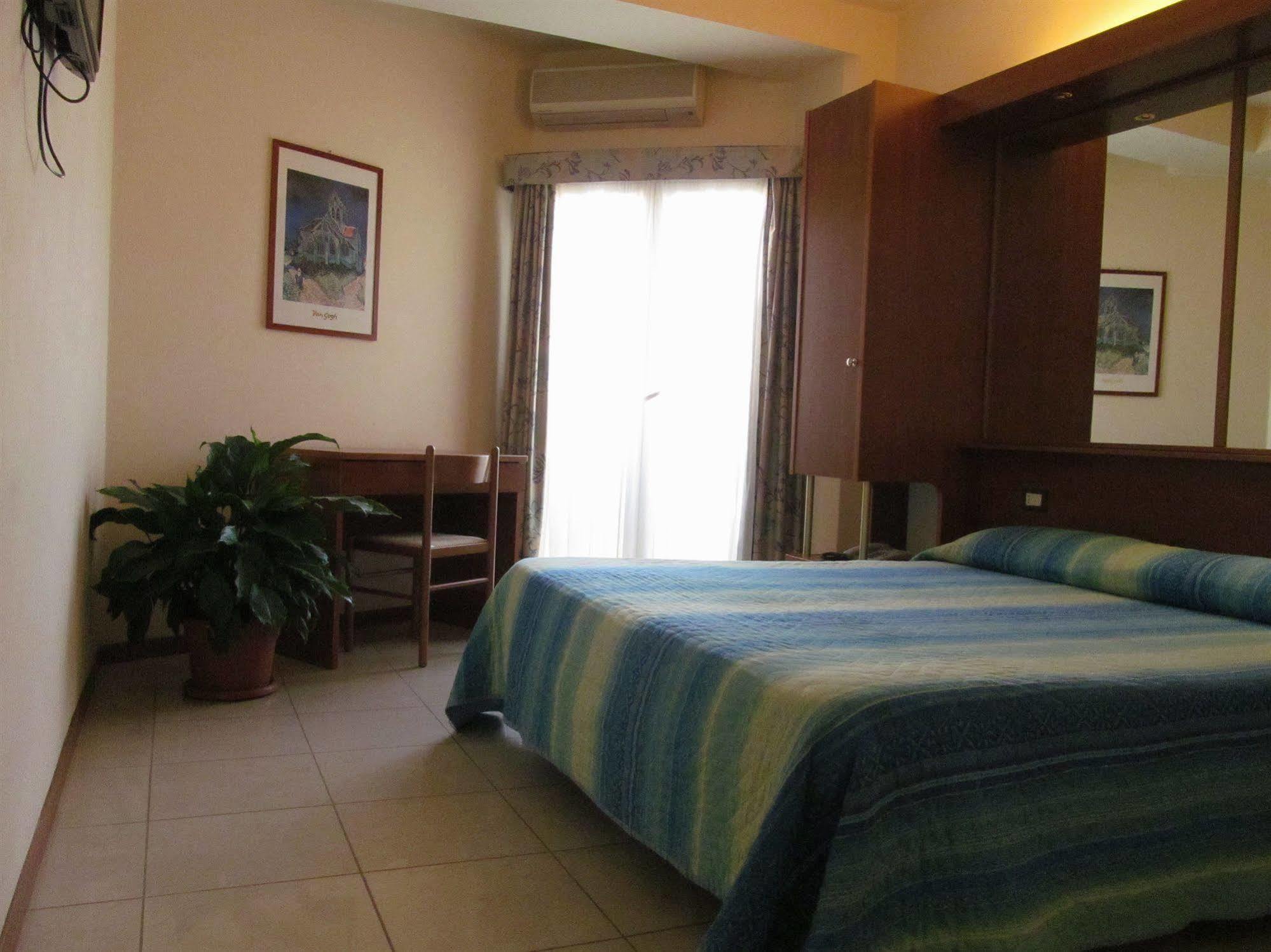 Hotel Gabbiano Porto San Giorgio Ngoại thất bức ảnh