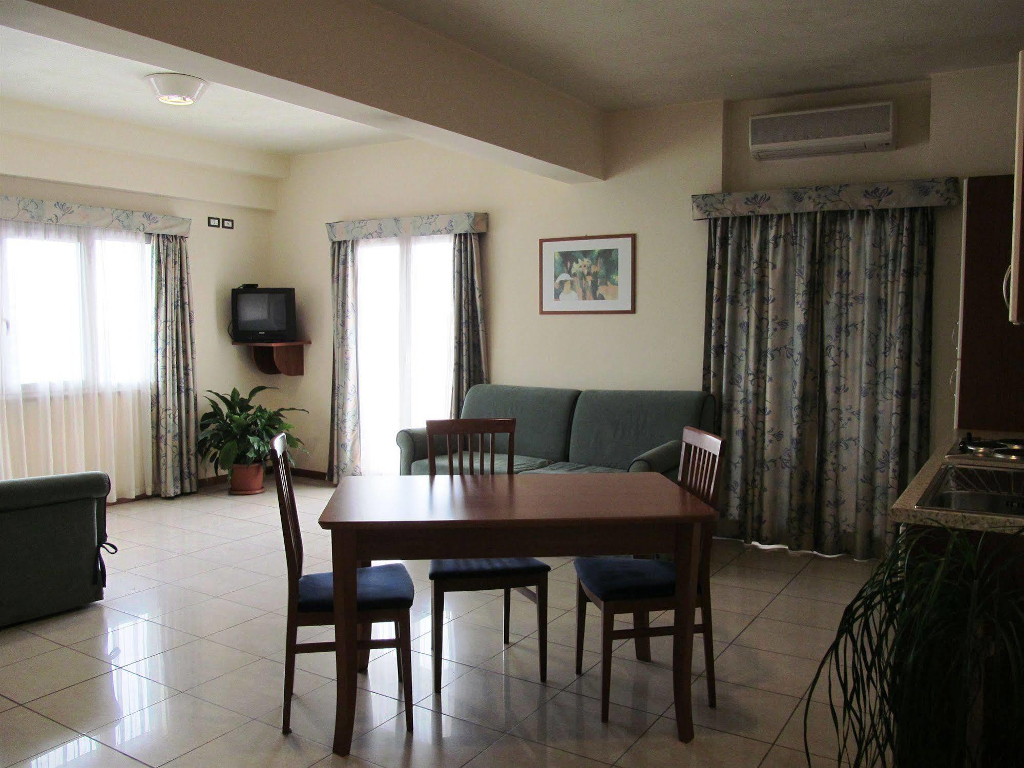 Hotel Gabbiano Porto San Giorgio Ngoại thất bức ảnh
