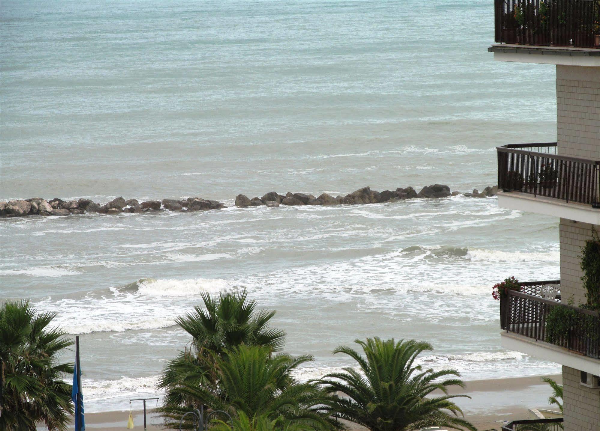 Hotel Gabbiano Porto San Giorgio Ngoại thất bức ảnh