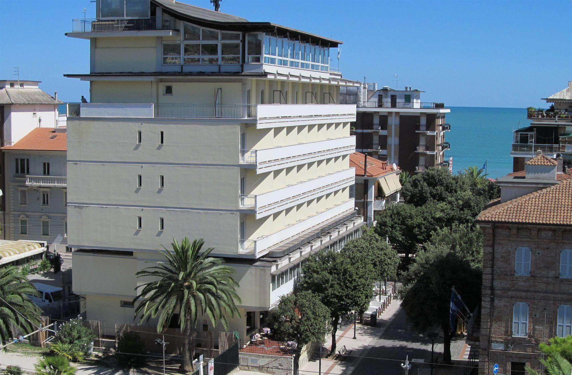 Hotel Gabbiano Porto San Giorgio Ngoại thất bức ảnh