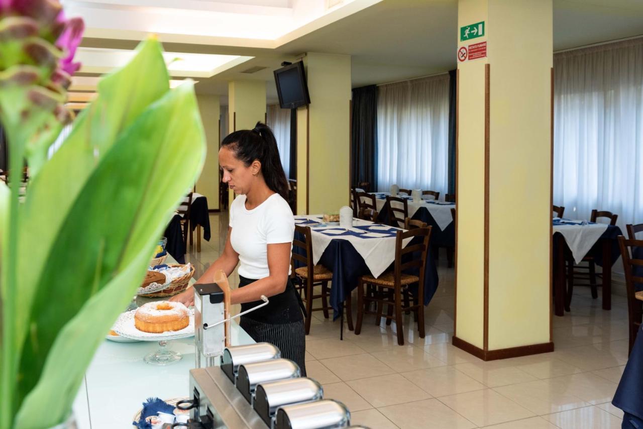 Hotel Gabbiano Porto San Giorgio Ngoại thất bức ảnh