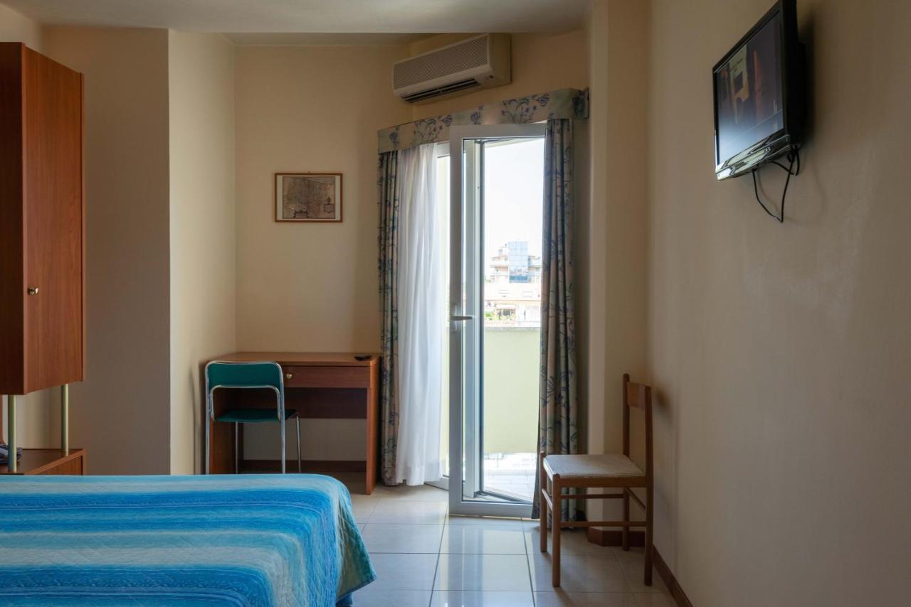 Hotel Gabbiano Porto San Giorgio Ngoại thất bức ảnh
